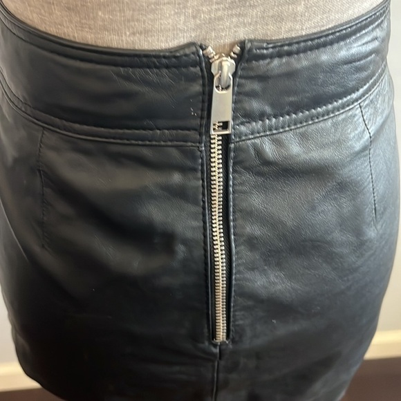 TOPSHOP Stud & Grommet Leather Miniskirt size 2.  Excellent condition. - Picture 4 of 7